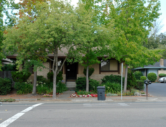 5945 Montecito Ave in Santa Rosa, CA - Building Photo - Building Photo