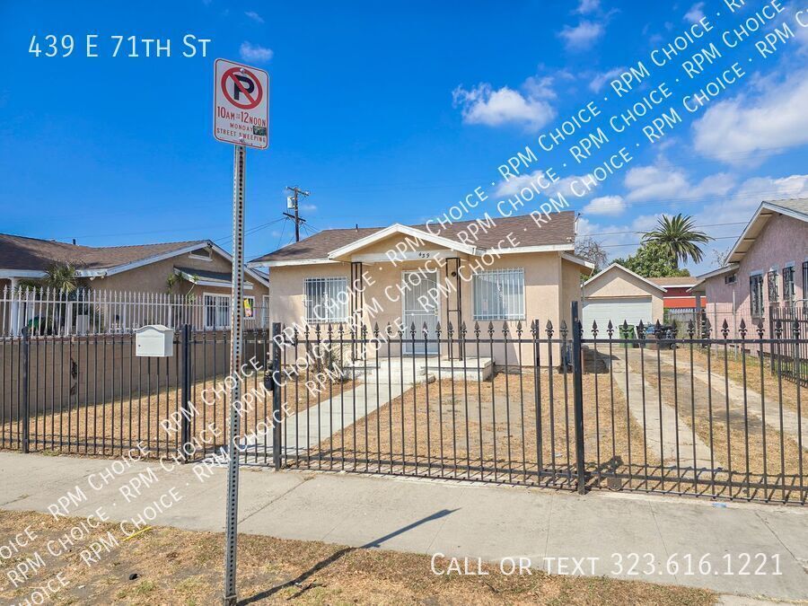 439 E 71st St in Los Angeles, CA - Building Photo