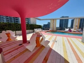 31 SE 6th St, Unit 502 in Miami, FL - Foto de edificio - Building Photo