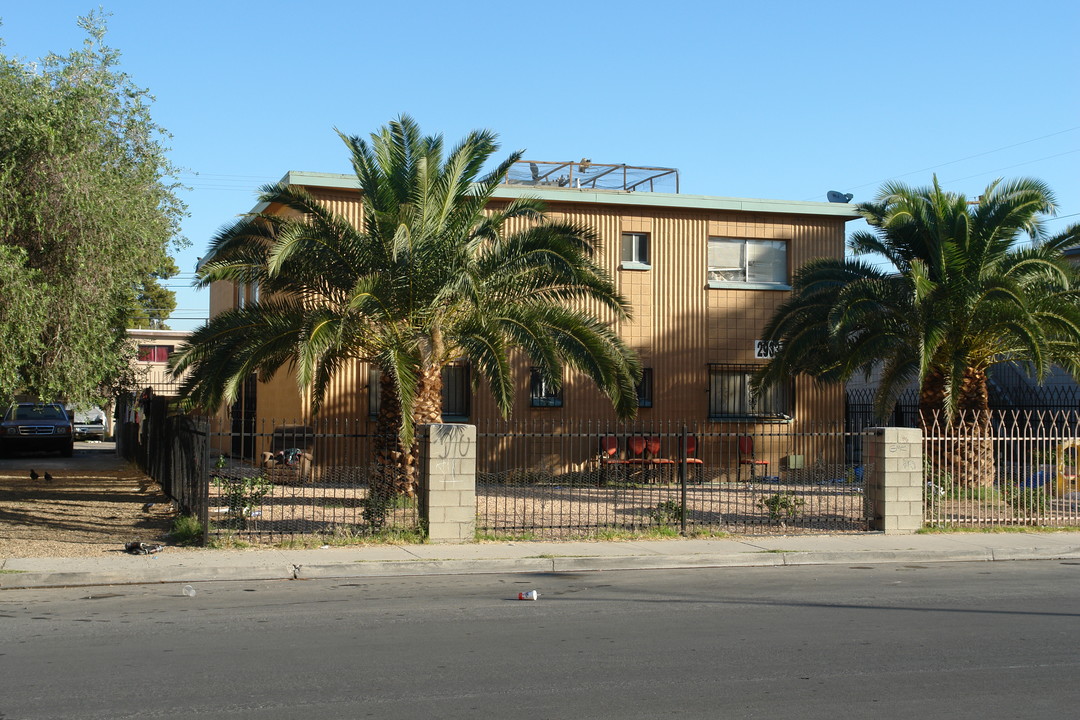 2933 Elm Ave in Las Vegas, NV - Building Photo