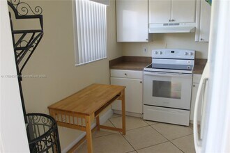 3948 NE 169th St in North Miami Beach, FL - Building Photo - Building Photo