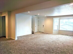1284 Westbrook Dr NW in Salem, OR - Building Photo - Building Photo
