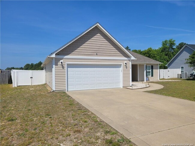 3608 Crosswinds Dr in Hope Mills, NC - Building Photo - Building Photo