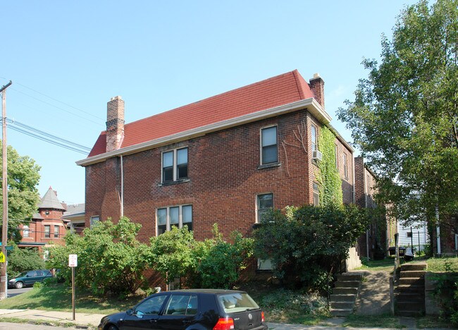 828-838 Dennison Ave in Columbus, OH - Building Photo - Building Photo