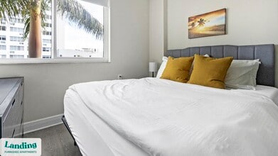 305 Dr. M.L.K. Jr St S, Unit 244 in St. Petersburg, FL - Building Photo - Building Photo