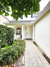 169 Berenger Walk in Royal Palm Beach, FL - Foto de edificio - Building Photo