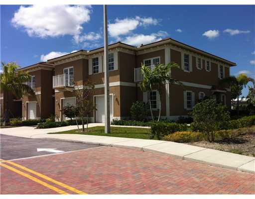 Boca Place in Boca Raton, FL - Building Photo - Building Photo