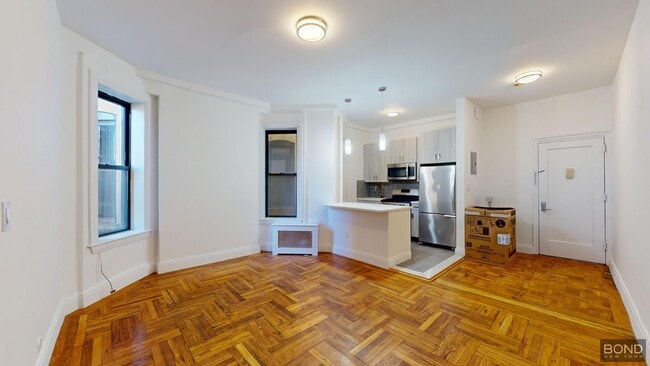 property at 17 W 125th St