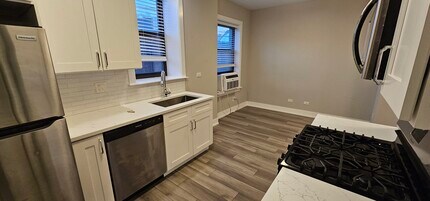 3929 N Janssen Ave, Unit 3941-1W in Chicago, IL - Building Photo - Building Photo