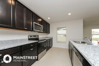 1350 Brenway Dr in Mascotte, FL - Foto de edificio - Building Photo