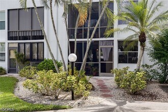 5959 Winkler Rd in Ft. Myers, FL - Building Photo - Building Photo