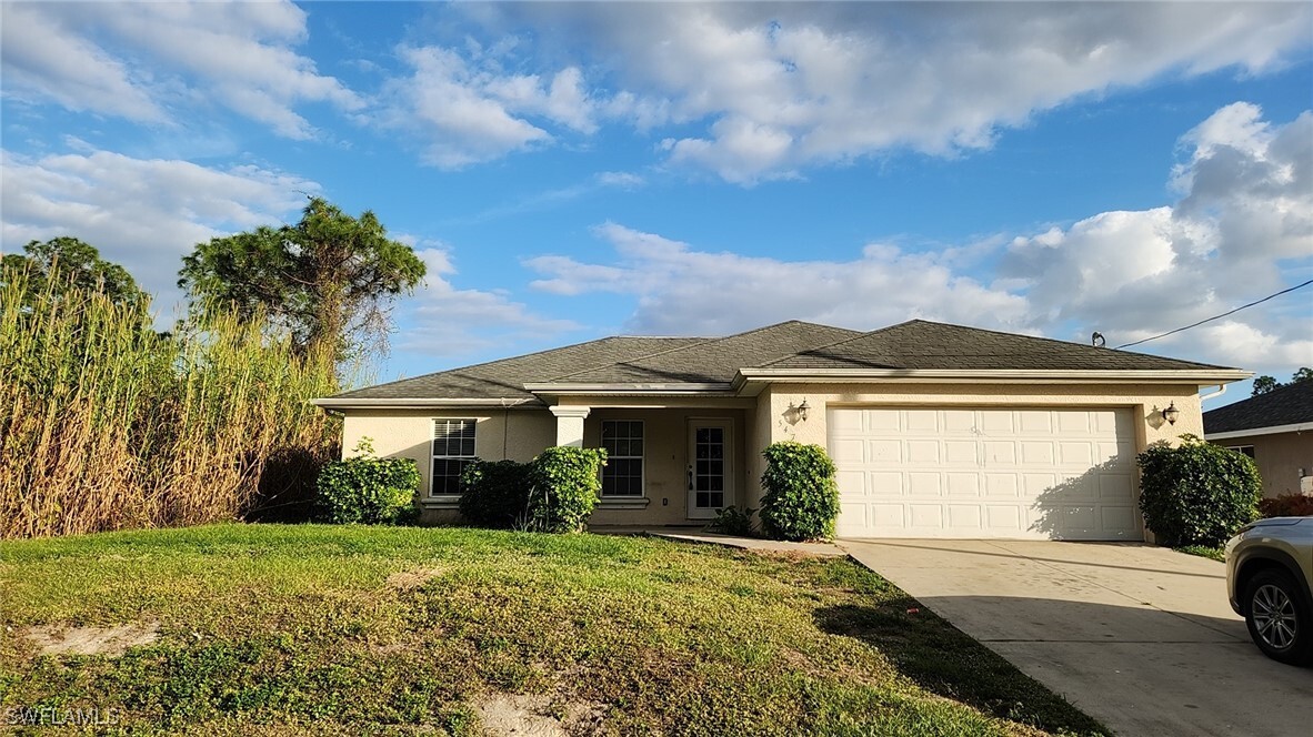 547 Flamingo Ave S in Lehigh Acres, FL - Building Photo