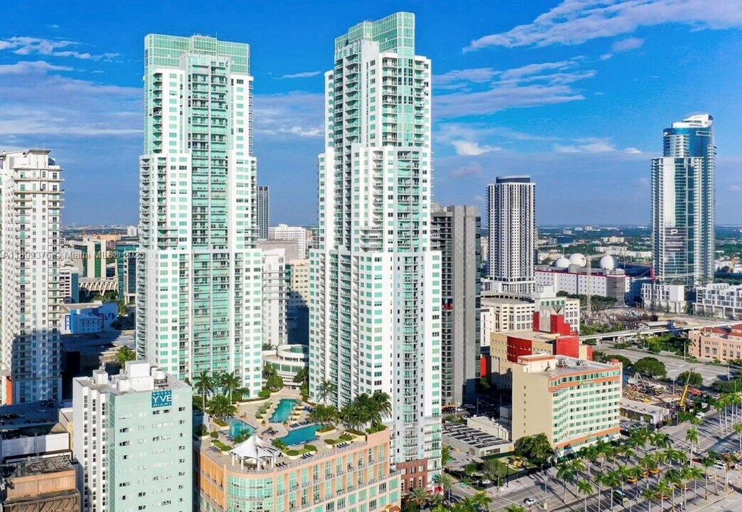 253 NE 2nd St, Unit 226 in Miami, FL - Building Photo