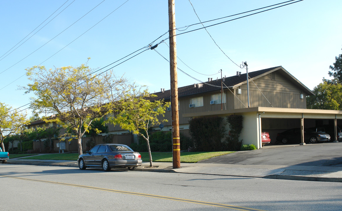 Crest Patio Apartments in Morgan Hill, CA - Building Photo