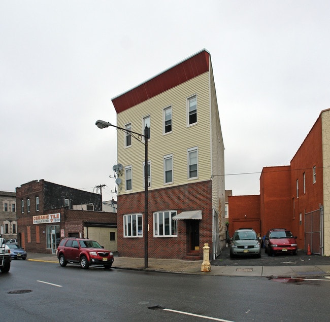 663 Market St in Newark, NJ - Foto de edificio - Building Photo