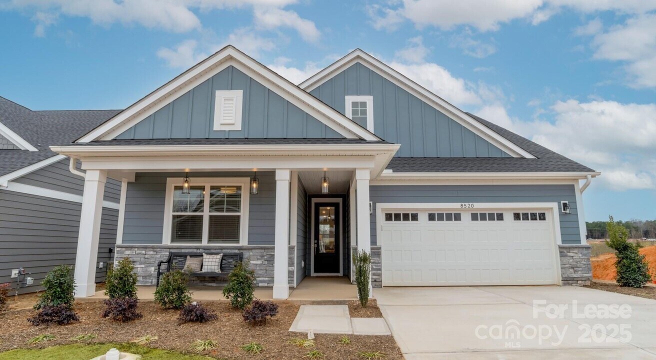 8629 Chagrin Dr in Cornelius, NC - Building Photo