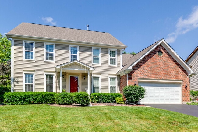 108 Brook Hill Ln in Vernon Hills, IL - Foto de edificio - Building Photo