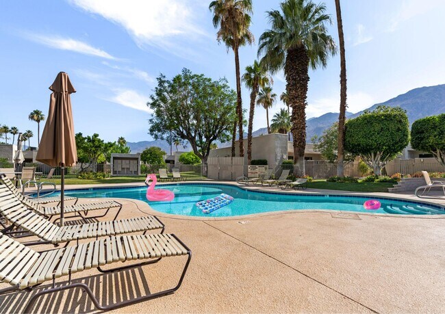 877 E Arenas Rd in Palm Springs, CA - Building Photo - Building Photo