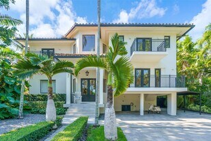 420 Palmwood Ln in Key Biscayne, FL - Building Photo