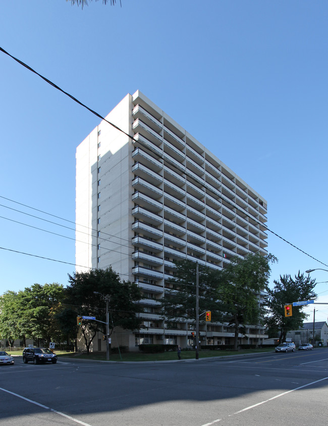 Roselawn Marlee in Toronto, ON - Building Photo - Building Photo