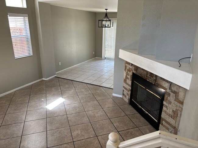 8212 Shannon Oak Ln in Elk Grove, CA - Building Photo - Building Photo
