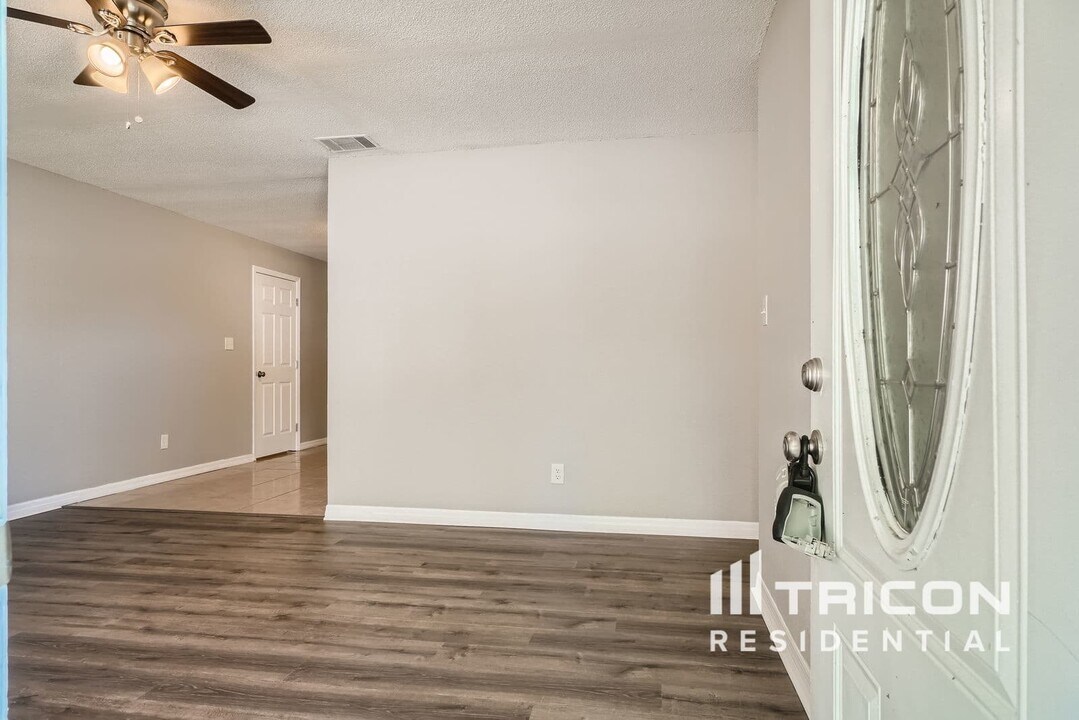 14800 11th St in Dade City, FL - Building Photo