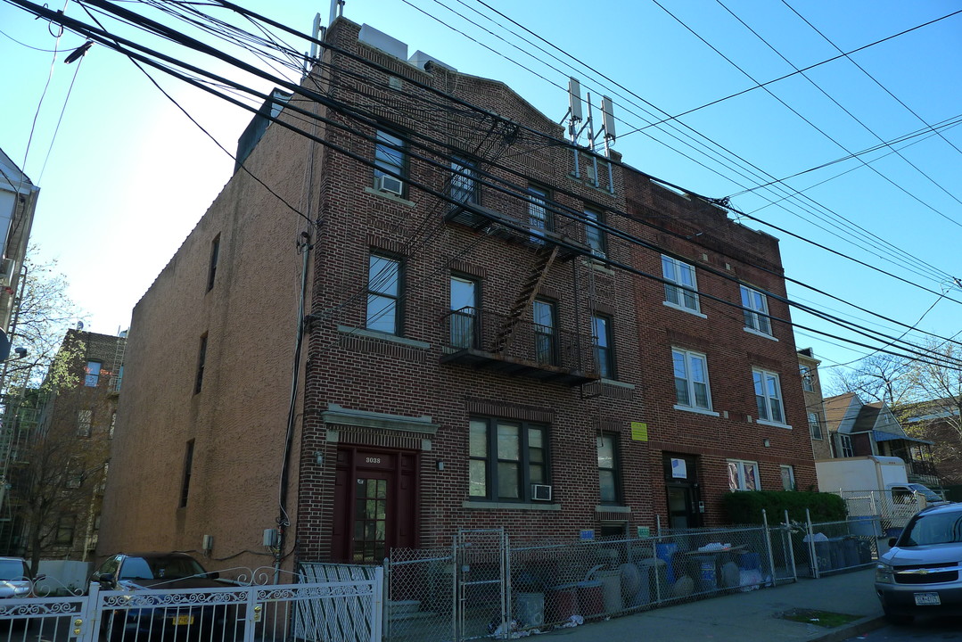 3038 Bronxwood Ave in Bronx, NY - Foto de edificio