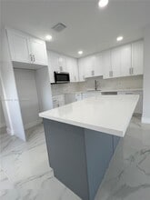 31 SW 67th Ct in Miami, FL - Building Photo - Building Photo