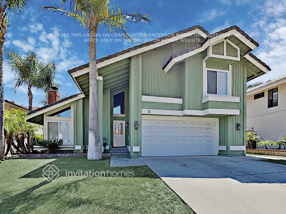 11 Bluff Point Cir in Pomona, CA - Building Photo