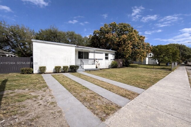 911 NW 57th St in Miami, FL - Building Photo - Building Photo