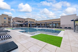 Marq Bronco Butte in Phoenix, AZ - Foto de edificio - Building Photo