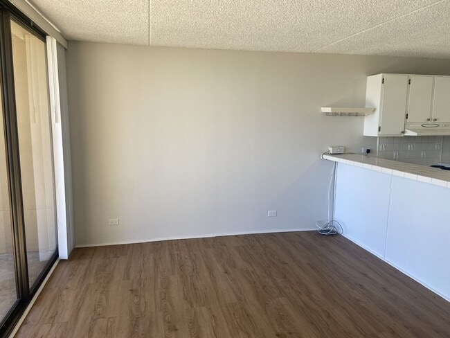 property at 411 Hobron Ln