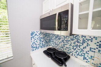 53 NE 49th St-Unit -7A in Miami, FL - Foto de edificio - Building Photo