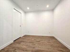 110-18A 18a St NW in Calgary, AB - Building Photo - Building Photo