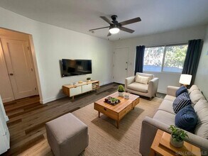 2252 Garnet Ave in San Diego, CA - Building Photo - Building Photo