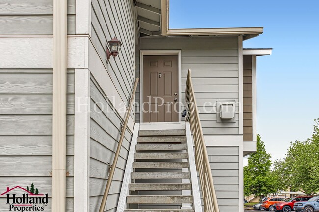 15068 NW Central Dr in Portland, OR - Building Photo - Building Photo