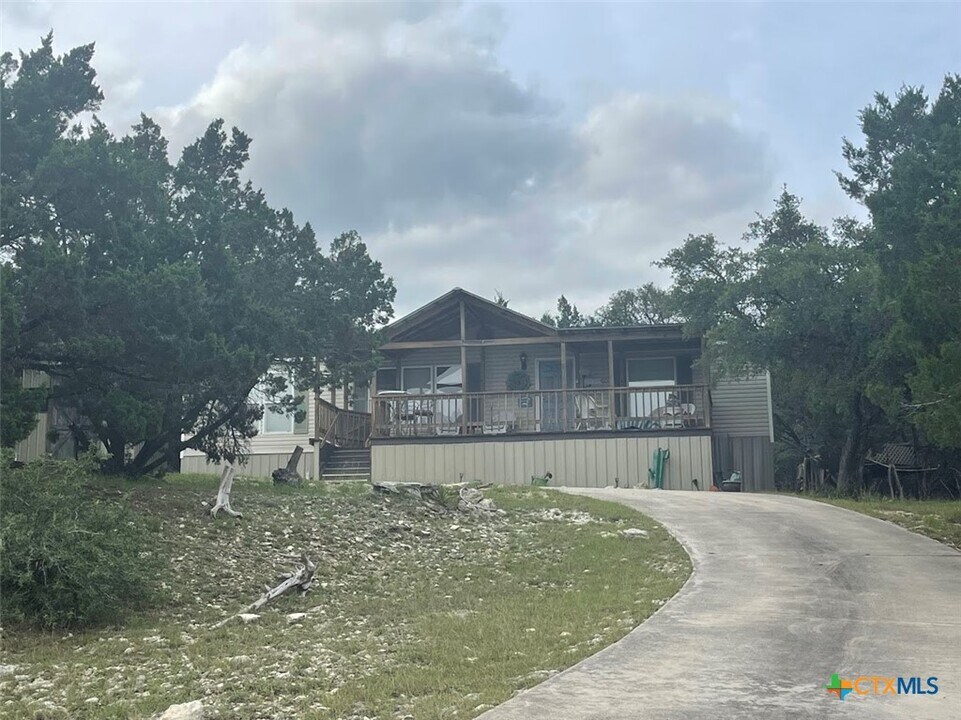 1502 Canyon Trce in Canyon Lake, TX - Building Photo