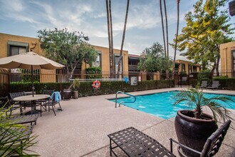 8500 E Indian School Rd in Scottsdale, AZ - Foto de edificio - Building Photo