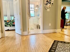 49 Grove St, Unit 4 in Auburndale, MA - Building Photo - Building Photo