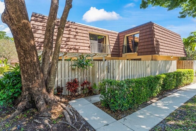 1204 12th Ln in Palm Beach Gardens, FL - Building Photo - Building Photo