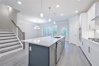 1356 Live Oak Ln in Brookhaven, GA - Building Photo - Building Photo