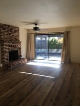 240 Albert Ct in Healdsburg, CA - Building Photo - Building Photo