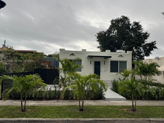 1670 SW 11th Terrace in Miami, FL - Building Photo - Building Photo