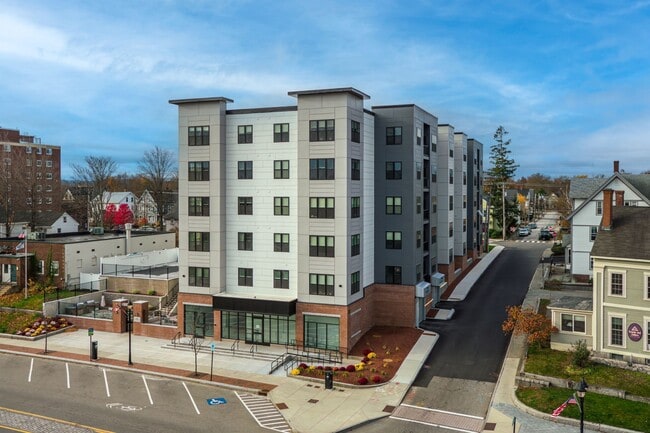 The Isabella Apartments in Concord, NH - Foto de edificio - Building Photo