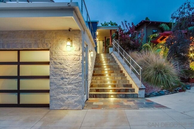 738 Castro St in Solana Beach, CA - Building Photo - Building Photo