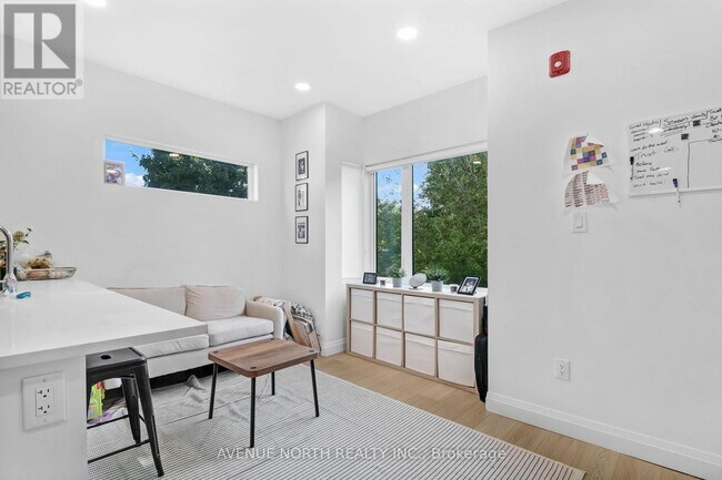 368 Tweedsmuir Ave in Ottawa, ON - Building Photo - Building Photo