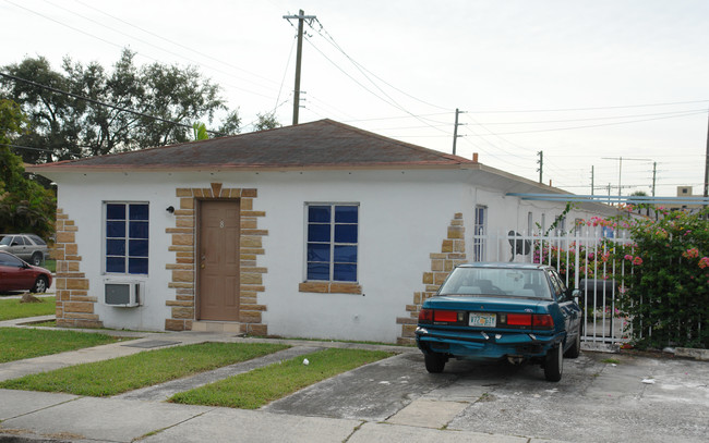 60 NW 19th Ave in Miami, FL - Building Photo - Building Photo