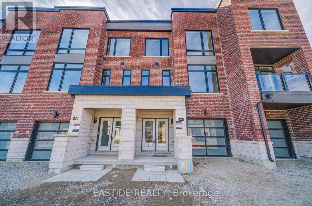 36 DANIELLE MOORE Cir in Toronto, ON - Building Photo