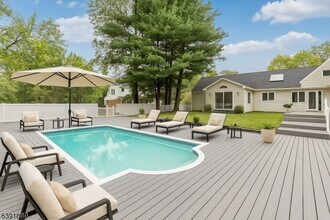 10 Jensen Ct in Chatham Township, NJ - Building Photo - Building Photo