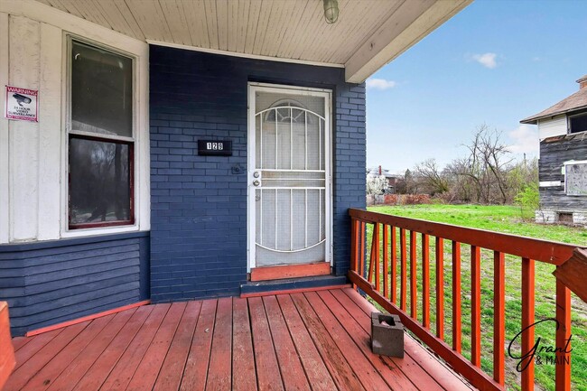 127/129 W. Buena Vista - AIS-HASE LLC, Unit 129 -lower in Highland Park, MI - Foto de edificio - Building Photo